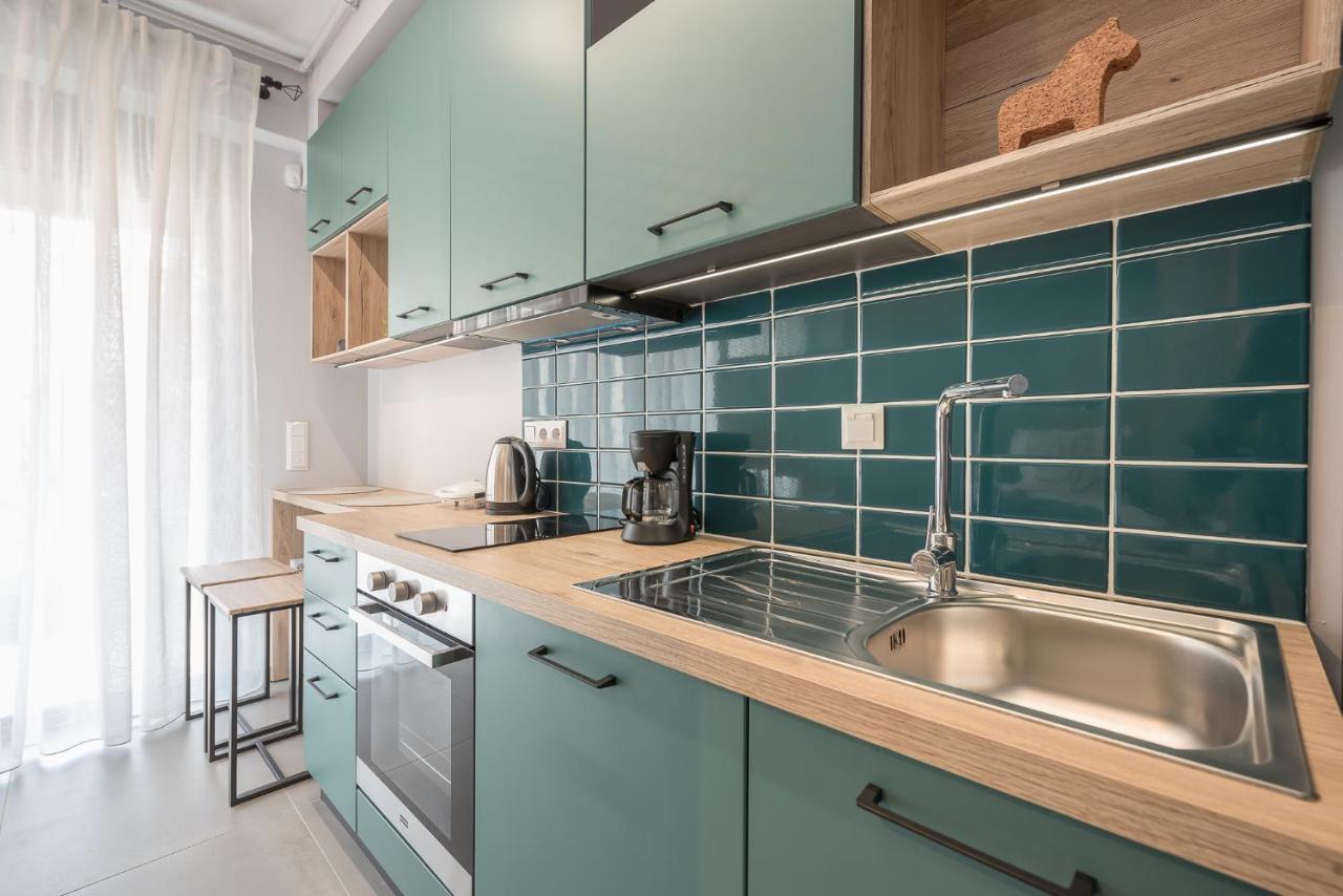 Stylish Urban Suites Атина Екстериор снимка