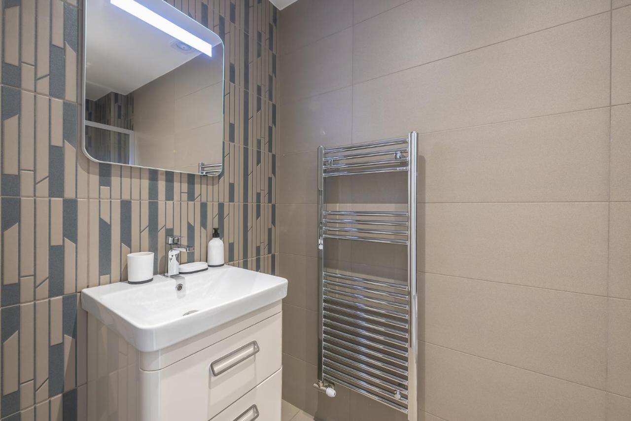 Stylish Urban Suites Атина Екстериор снимка